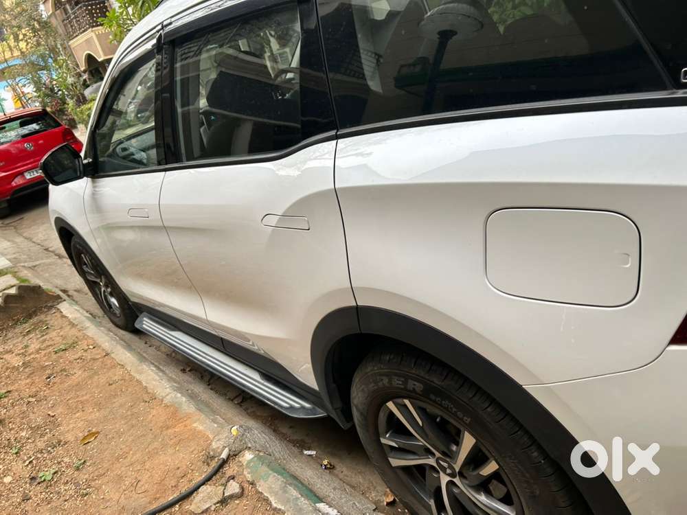 Mahindra Xuv700 2023 Petrol 12700 Km Driven