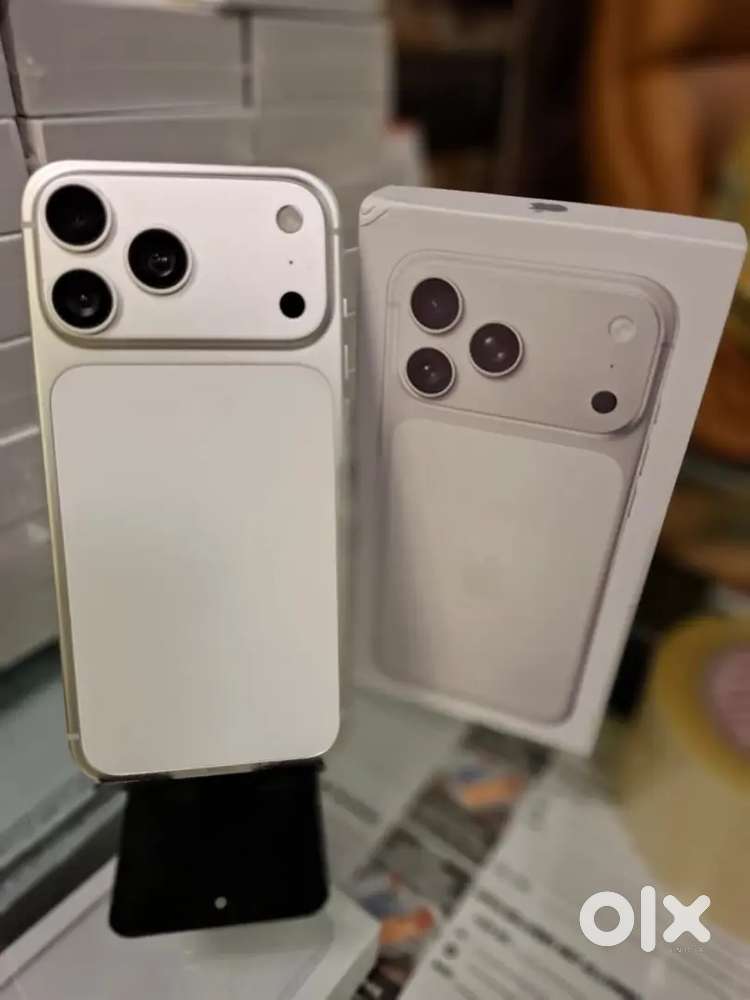 I PHONE 17 PRO 256GB WITH BILL AND BOX FIX PRIC IN VERY GOOD CONDITION