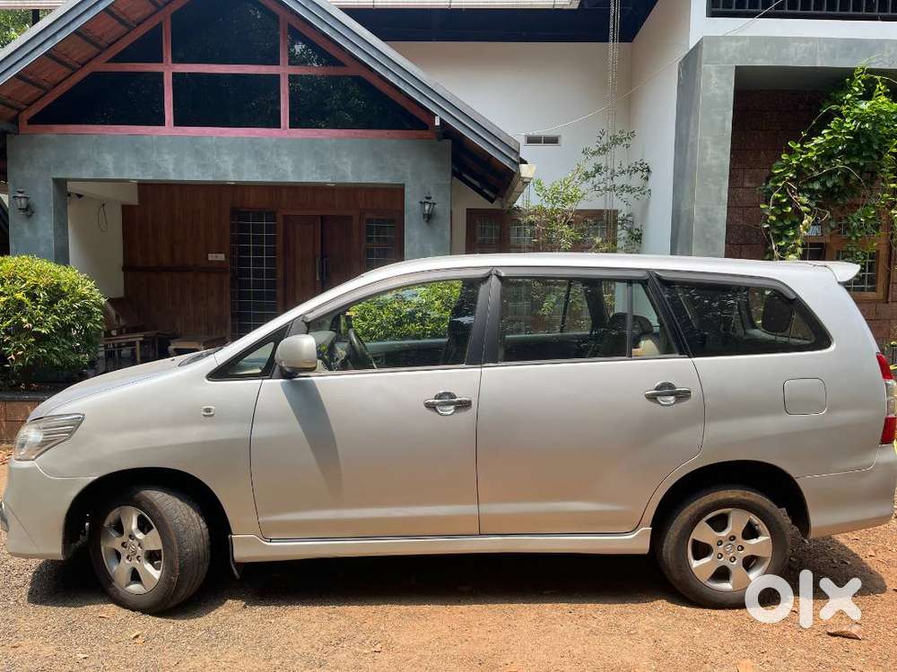 2012 2.5g 8 Str Toyota Innova Diesel  Well Maintained