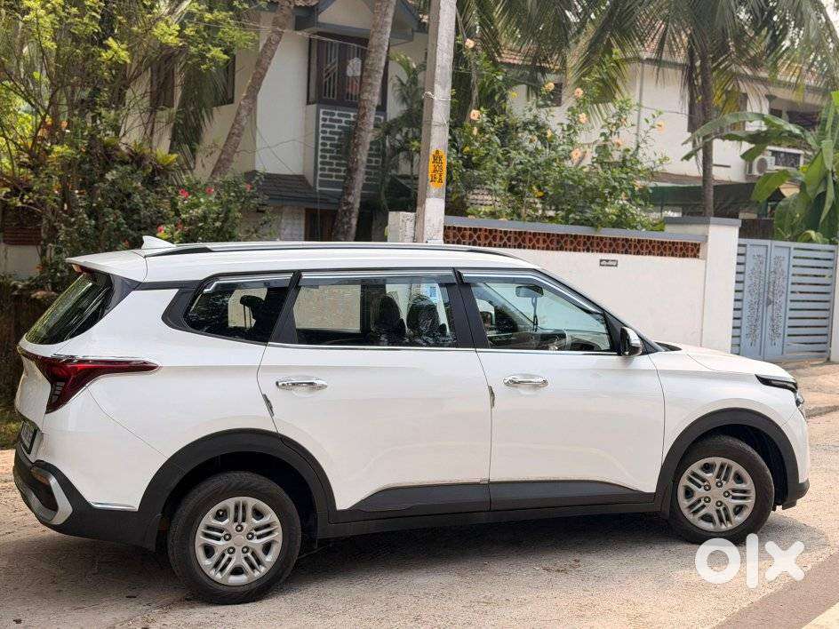 Kia Carens, 2022, Petrol