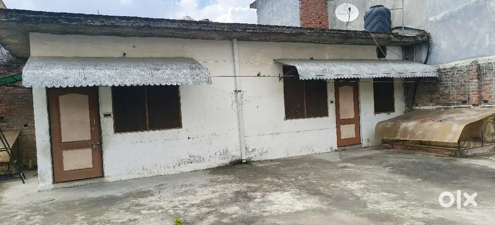 Rooms for rent family and single