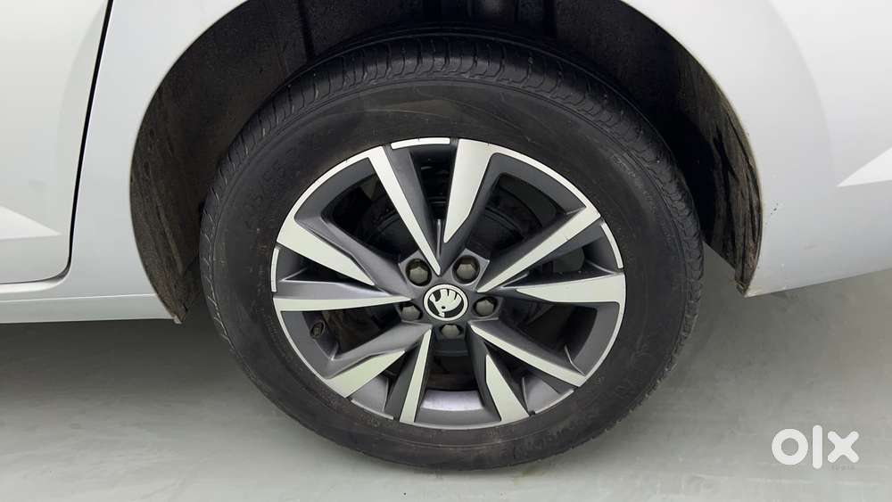 Skoda Slavia Style 1.0l Tsi Mt, 2023, Petrol