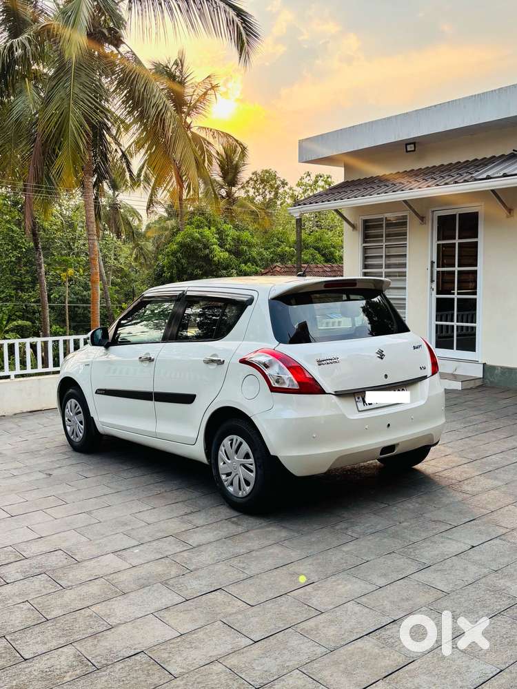 Maruti Suzuki Swift Vxi + Manual, 2017, Petrol