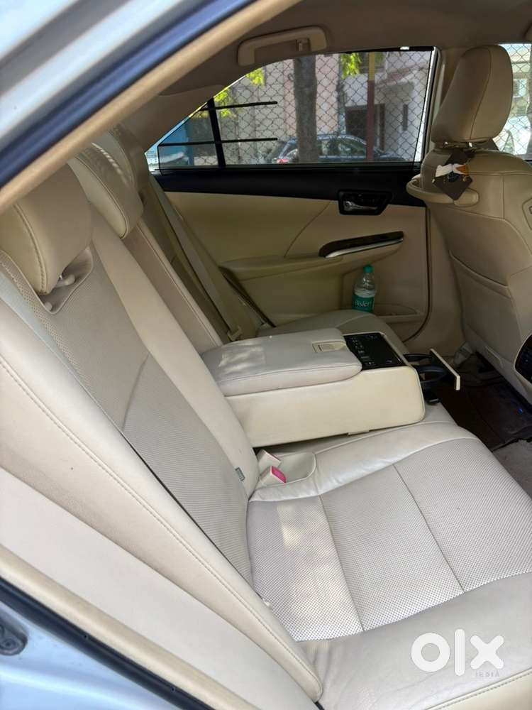 Toyota Camry Hybrid 2016 Km Driven