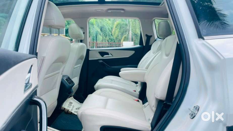 Mahindra Xuv700 Ax7l 6 Str At, 2024, Petrol