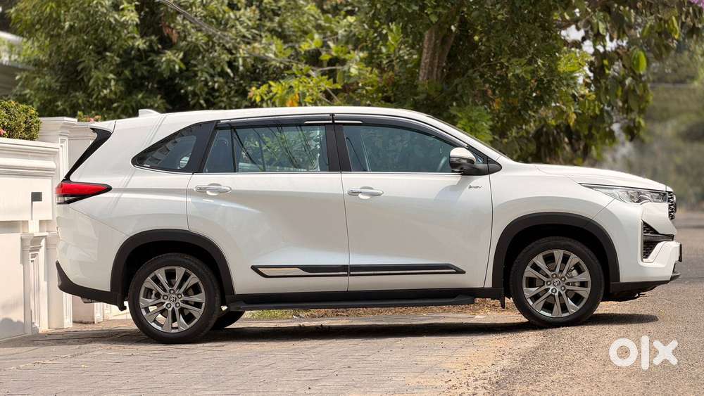 Toyota Innova Hycross 2.0 Zx (o) Hybrid 7 Str, 2025, Petrol