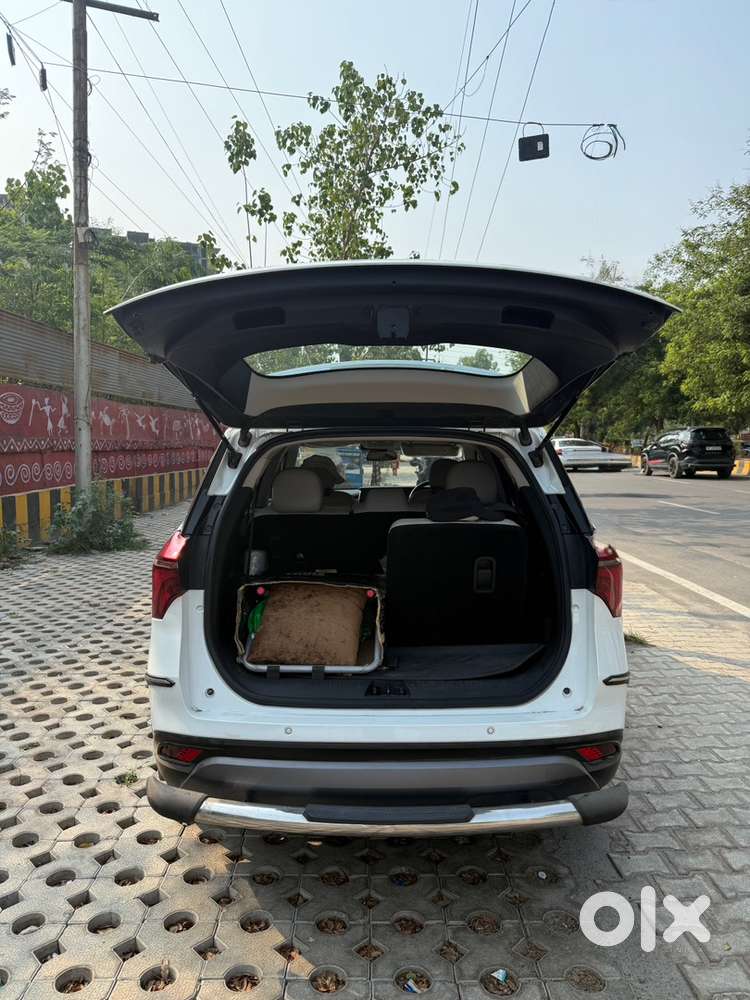 Company Lease Mahindra Xuv700 Ax7  2023 Model