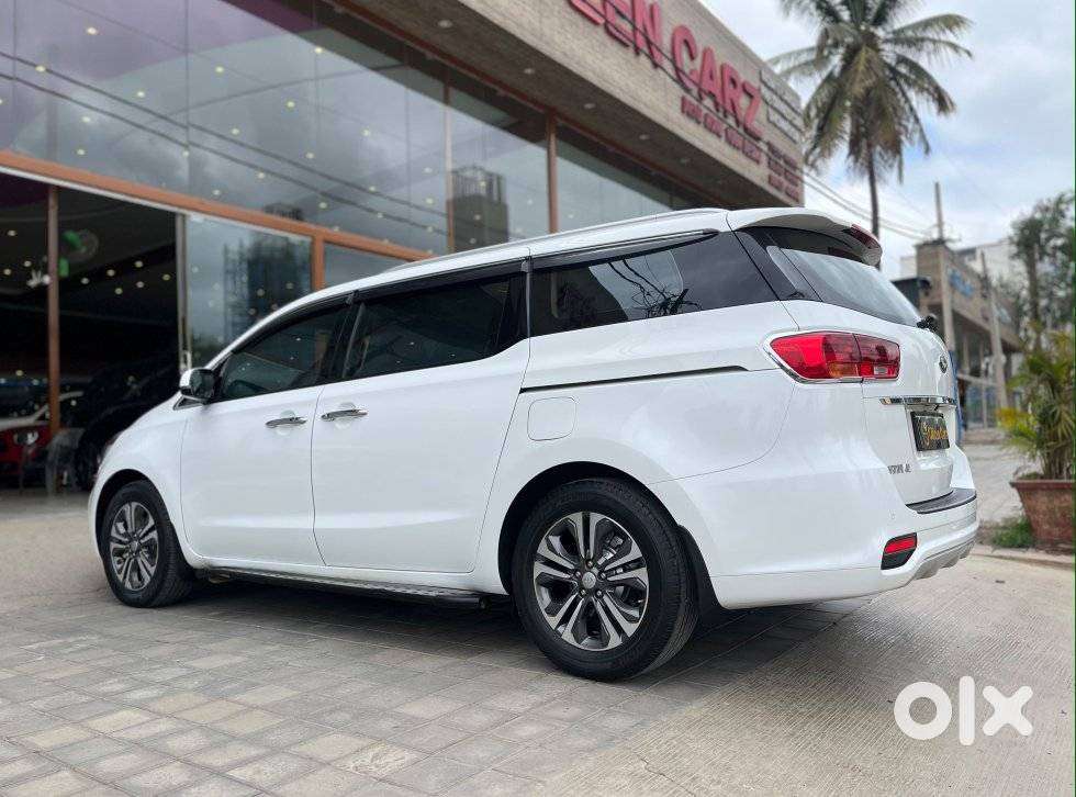 Kia Carnival Premium, 2021, Diesel