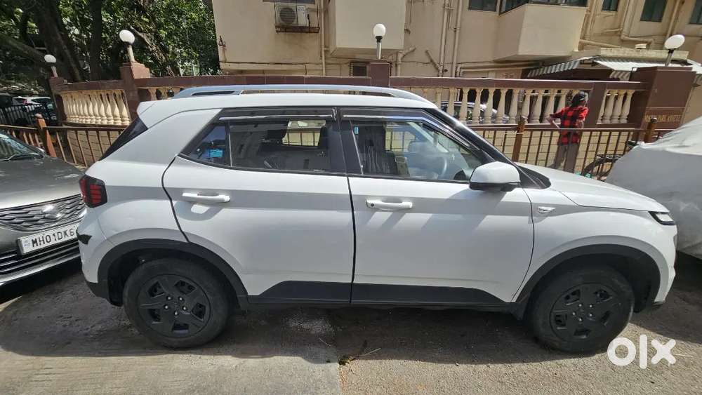 Hyundai Venue 2024 Petrol 19980 Km Driven Well Maintained