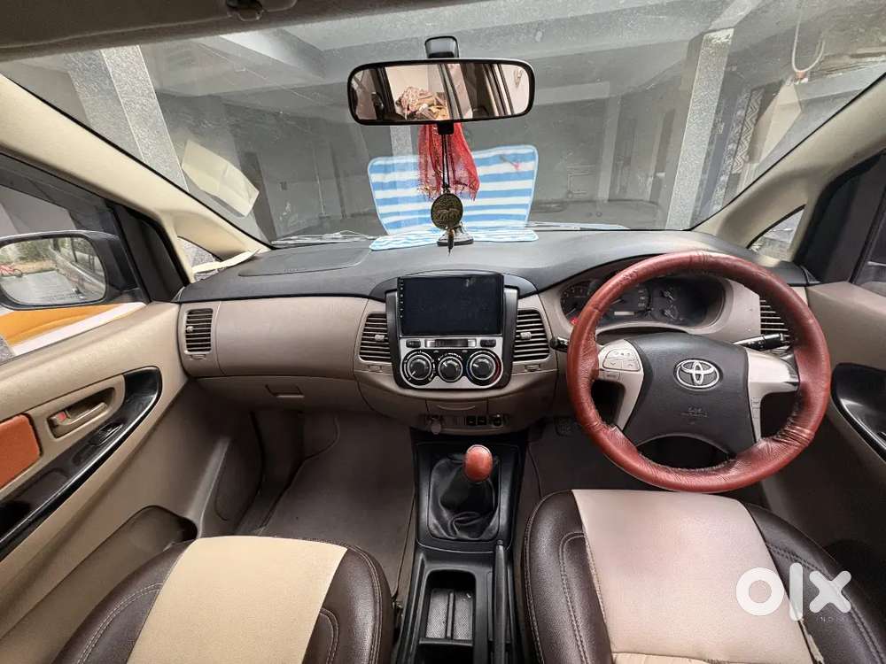 Innova Captain Seats Diesel