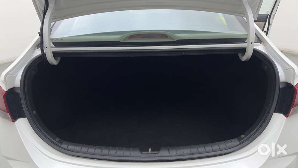 Hyundai Verna 1.5 Sx (o) Vtvt Ivt, 2022, Petrol