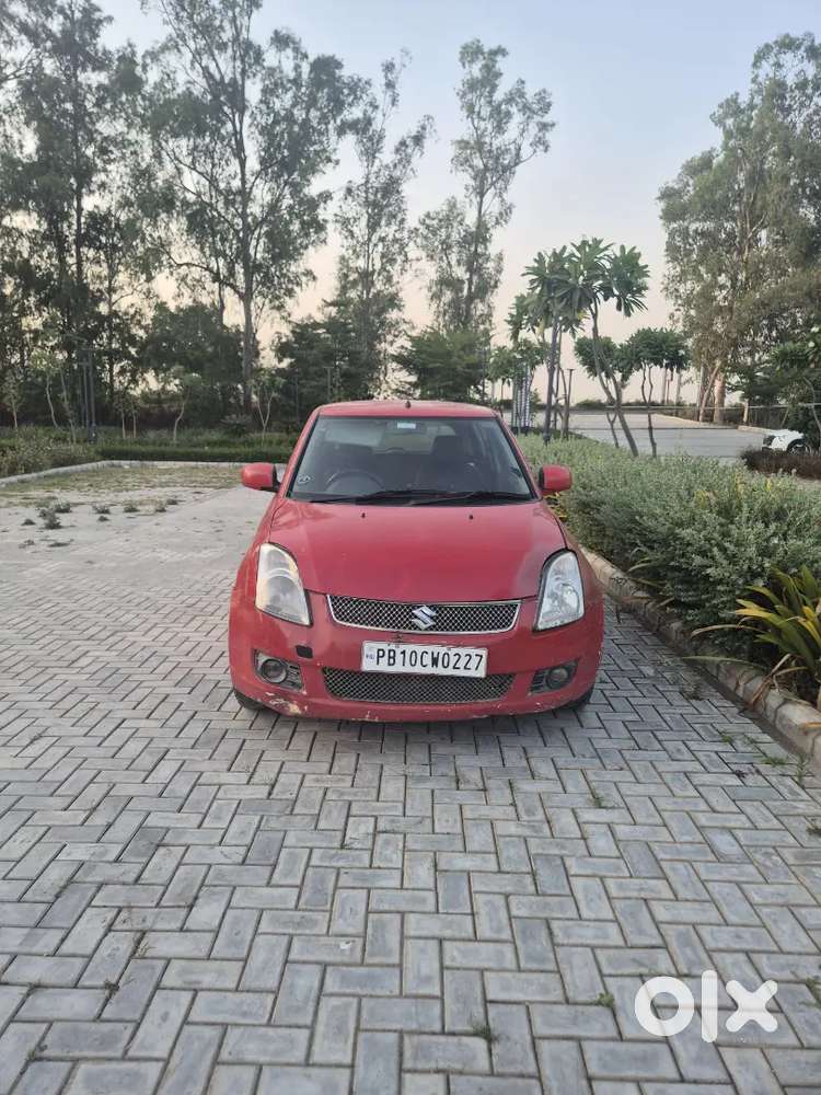 2010 Model Red Colour 5 Year Passing Front Window Power