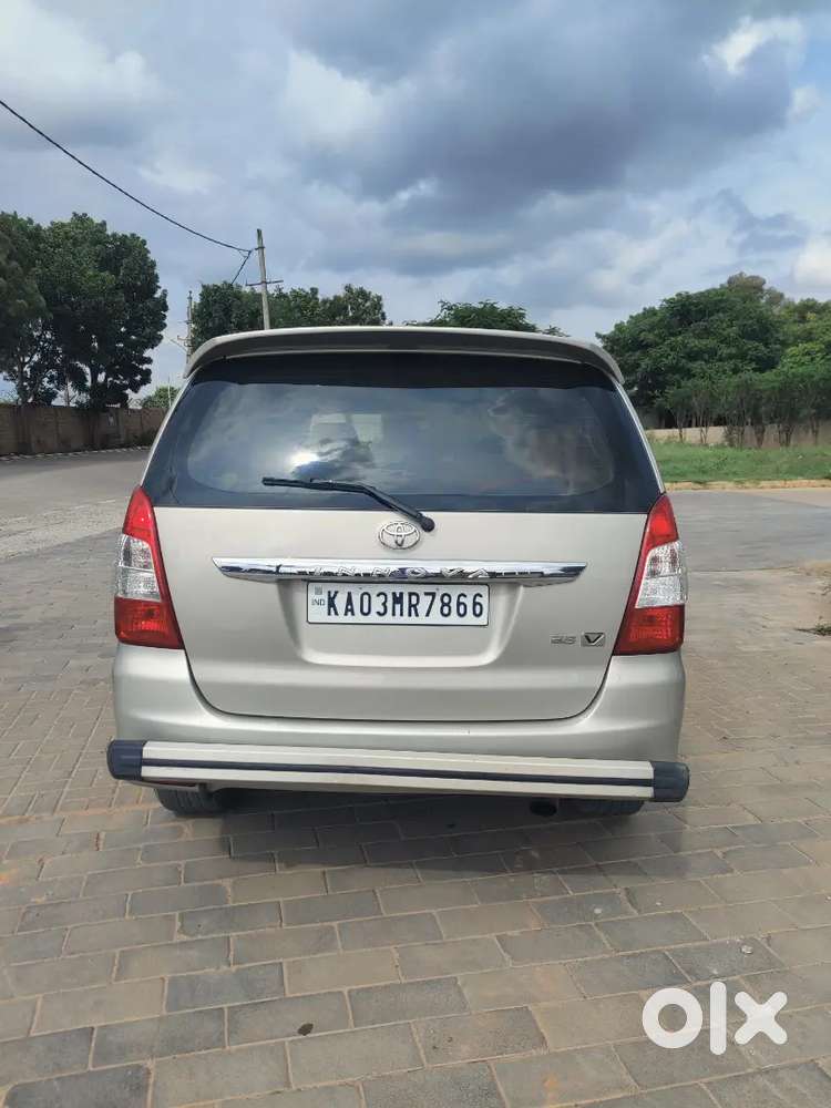 Toyota Innova 2013 Diesel V Version 8 Seater