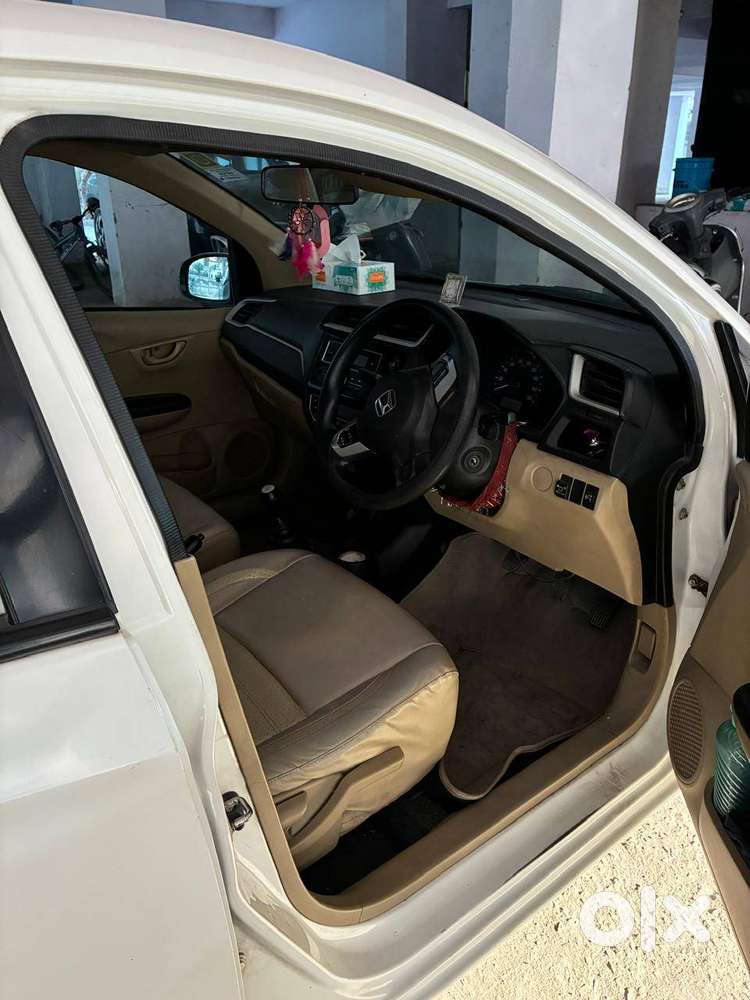 Well-maintained Honda Amaze (2017) Owned By A Retired Indian Air Force