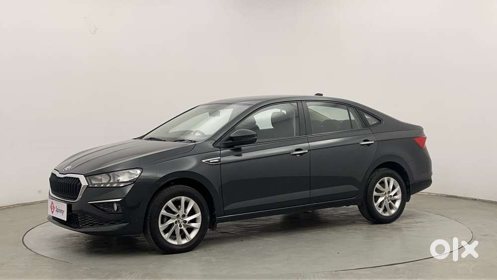 Skoda Slavia Ambition 1.0l Tsi At, 2022, Petrol