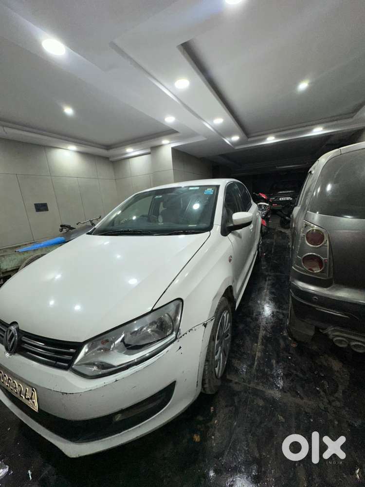 Volkswagen Polo (cng + Petrol) 2014