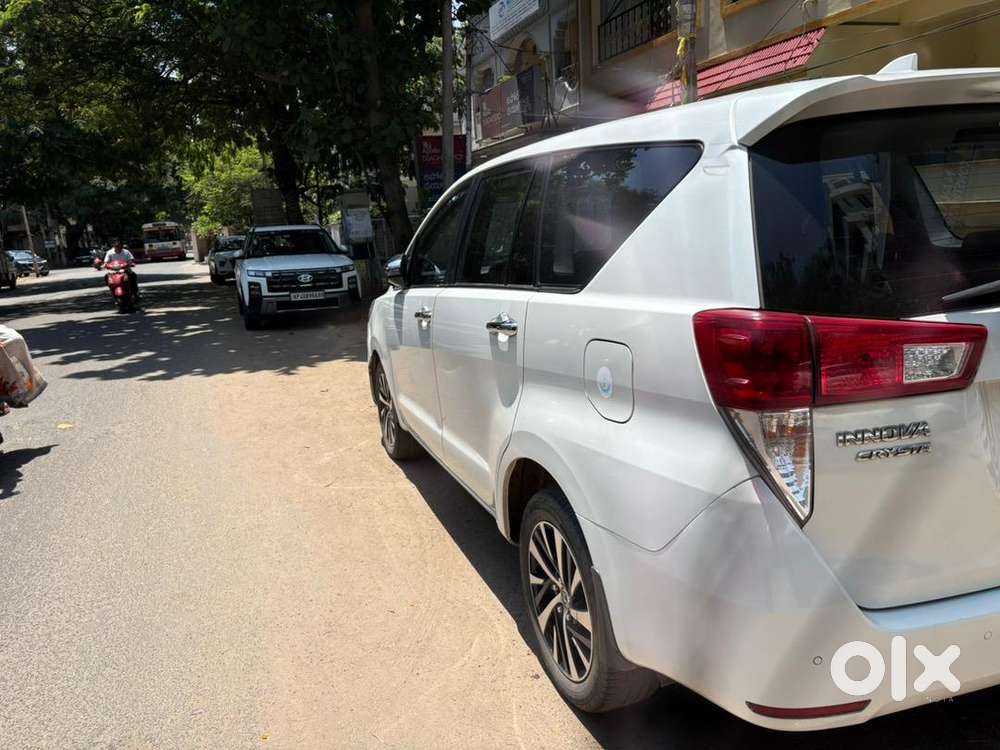 Toyota Innova Crysta 2022 Petrol 125000 Km Driven