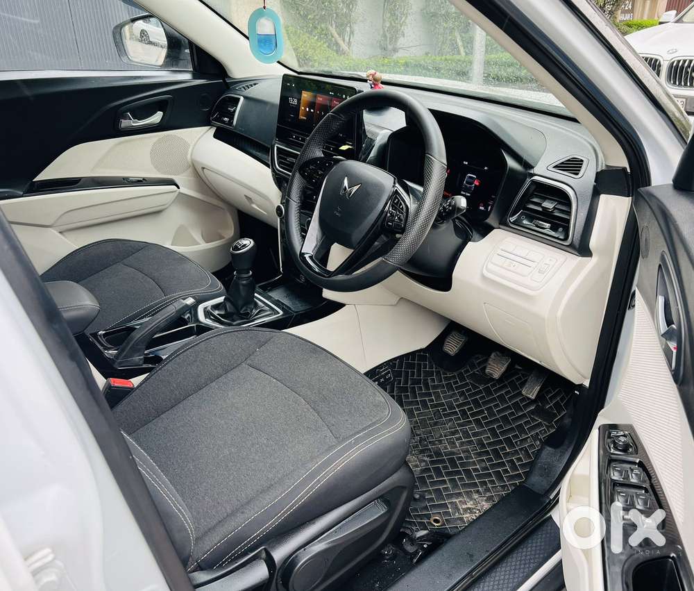 Mahindra Xuv 3xo Ax5 Ds Mt, 2025, Diesel