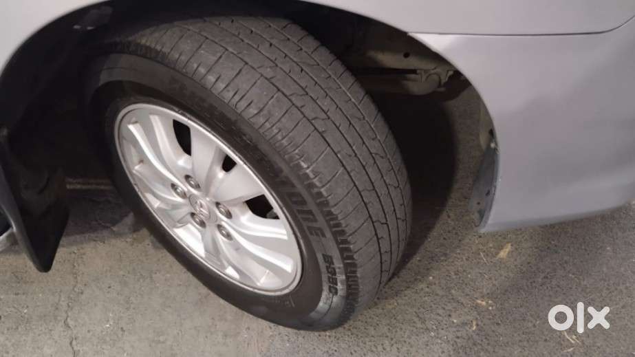 Toyota Innova 2004-2011 2.5 V Diesel 8-seater, 2011, Diesel