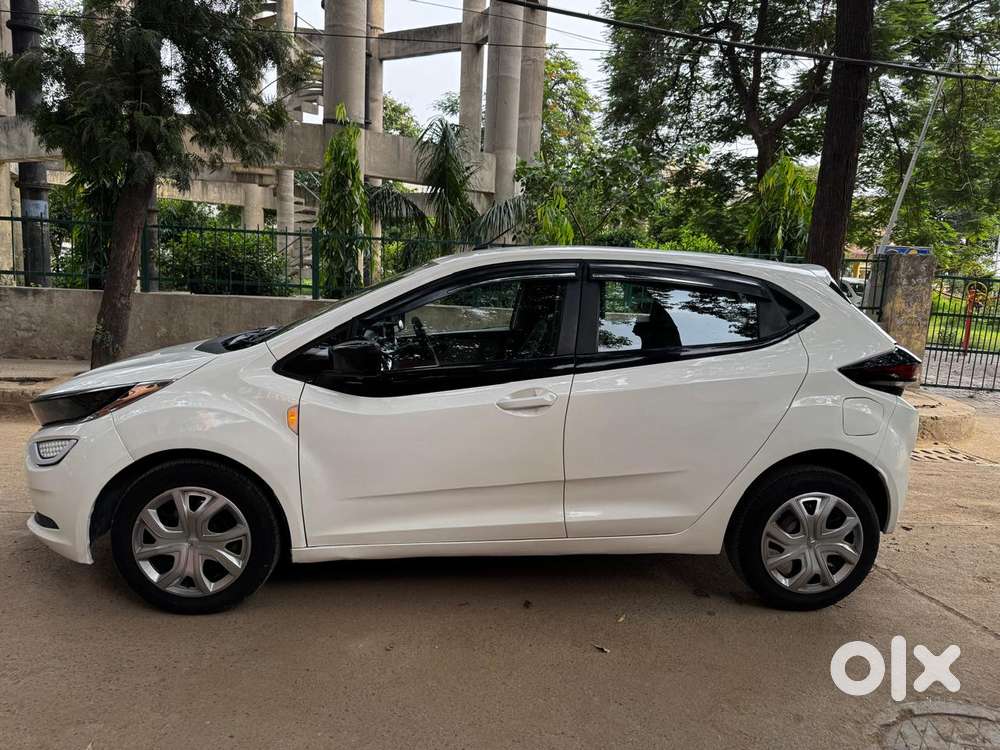 Tata Altroz 1.2 Xm Plus, 2023, Petrol