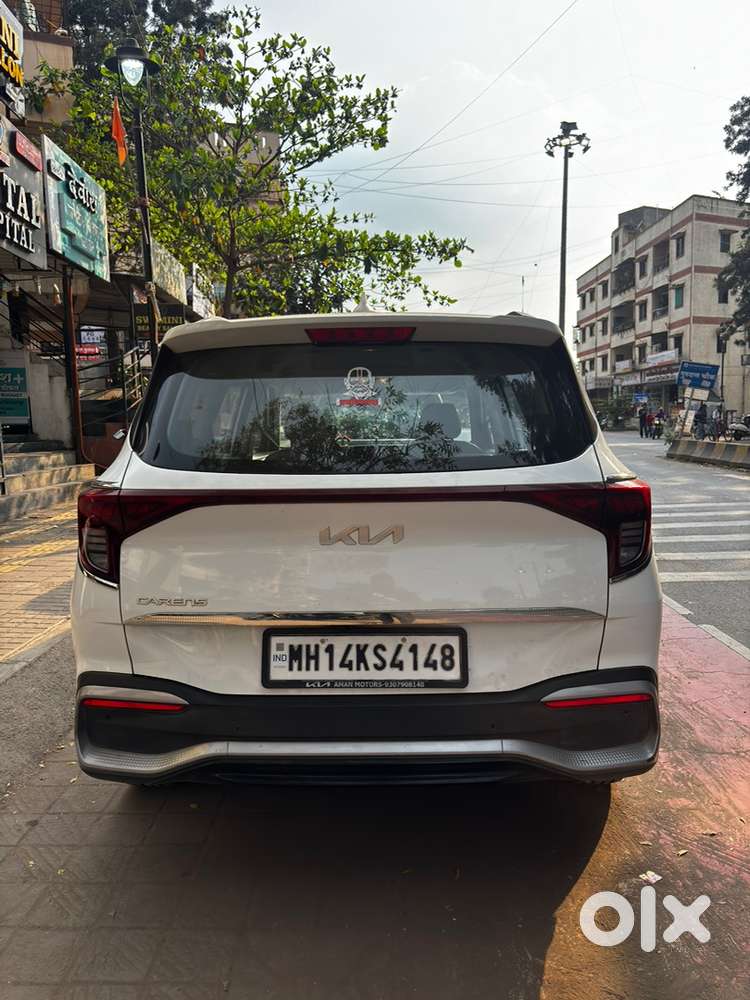 Less Driven Kia Carens With Service Pack And Extended Warenty