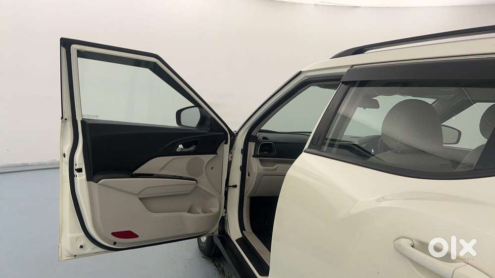 Mahindra Xuv300 W8 Amt Optional Diesel, 2023, Petrol