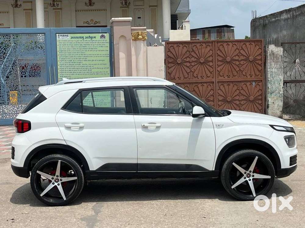 Hyundai Venue S 1.2 Petrol, 2023