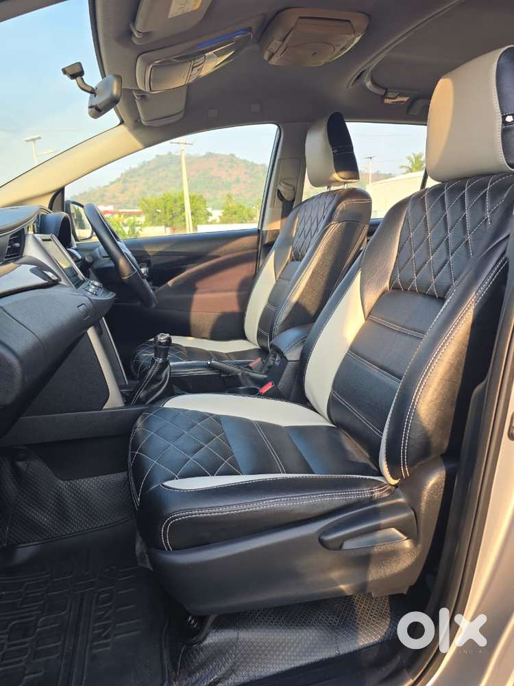 Toyota Innova Crysta 2.4 V 8 Str, 2017, Petrol