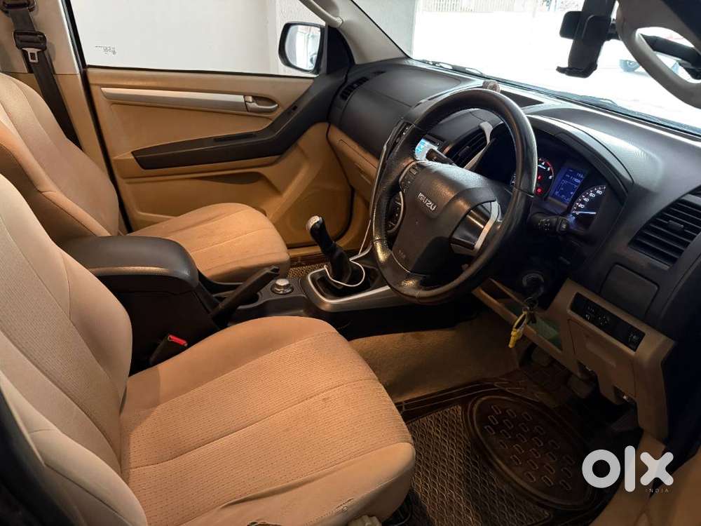 Isuzu D-max V-cross 2017 Model
