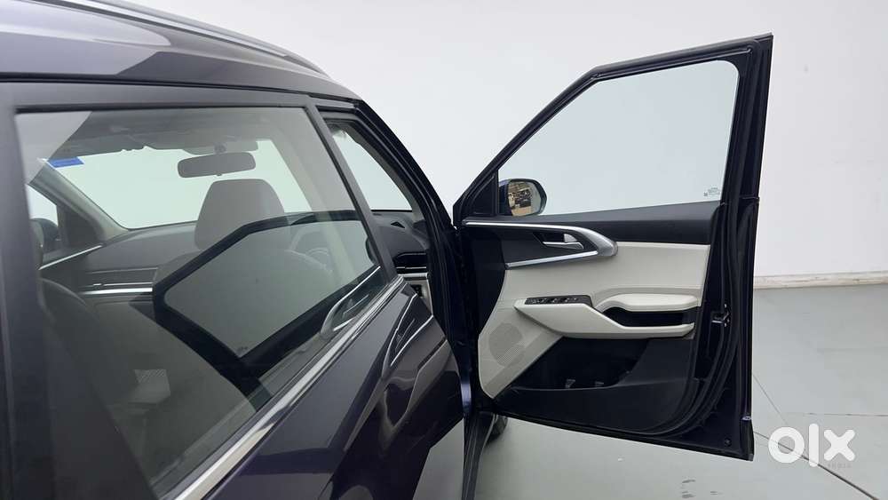 Kia Carens Prestige Plus Diesel, 2022, Petrol