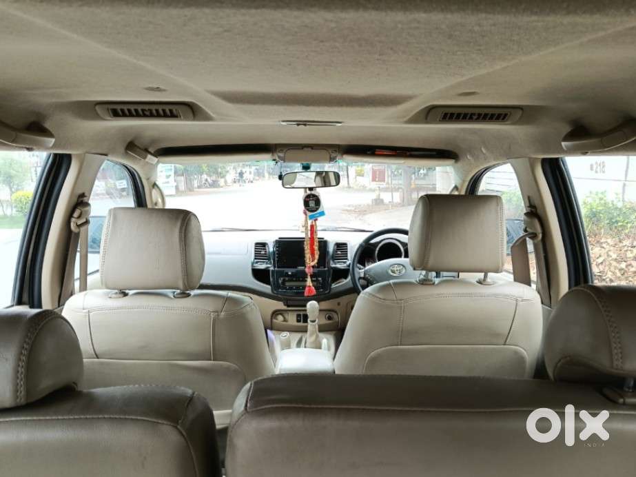 Toyota Fortuner 4x4 Manual Limited Edition, 2011, Diesel