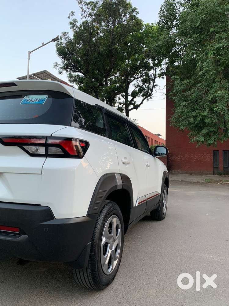 Maruti Suzuki Brezza 1.5 Vxi Smart Hybrid, 2024, Petrol