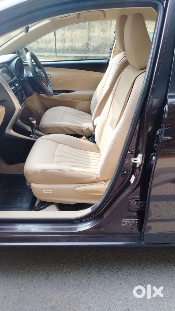 Toyota Yaris V Cvt, 2019, Petrol