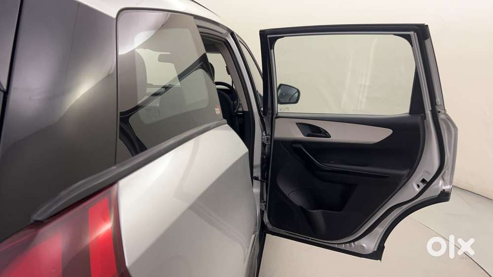 Mahindra Xuv700 2.2 Ax 5 Diesel At 7 Str, 2023, Diesel