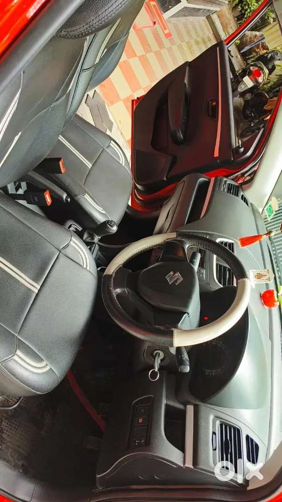 Maruti Suzuki Swift Lxi 2017