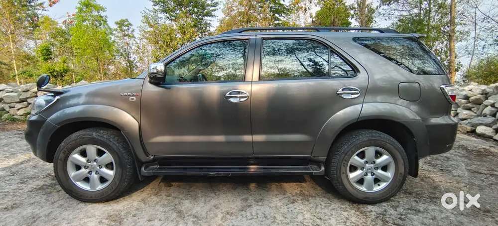 Excellent Condition Less Driven Toyota Fortuner 2010 4x4 For Sale.