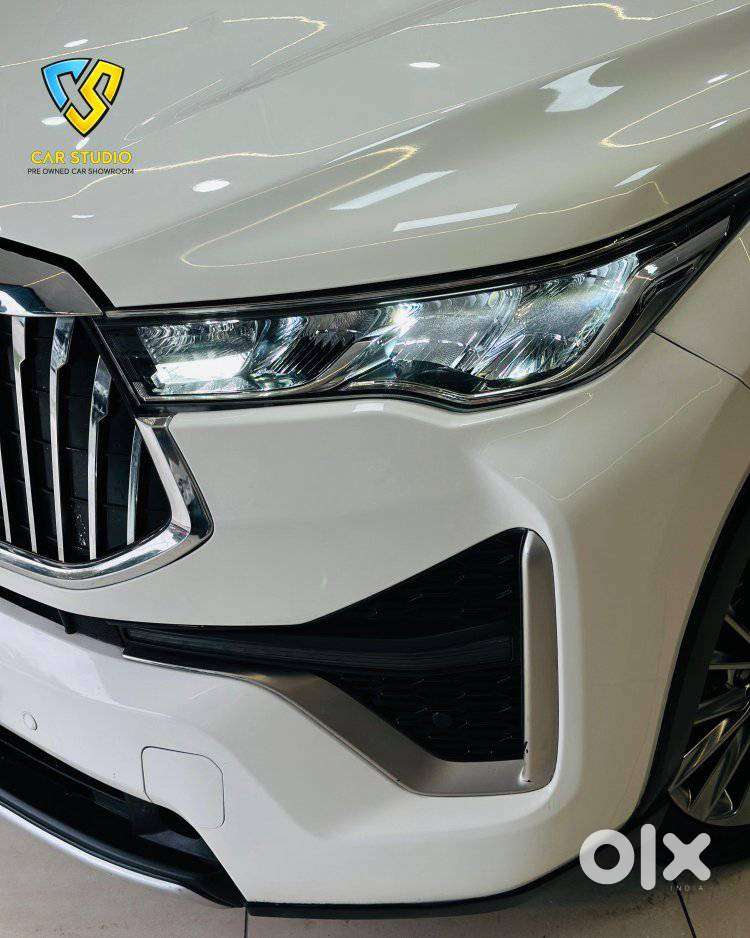 Toyota Innova Hycross 2.0 Zx (o) Hybrid 7 Str, 2024