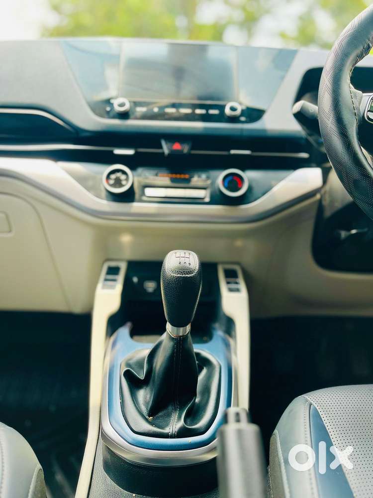 Kia Carens G 1.5 6mt Premium (o) 7-seater, 2024, Petrol