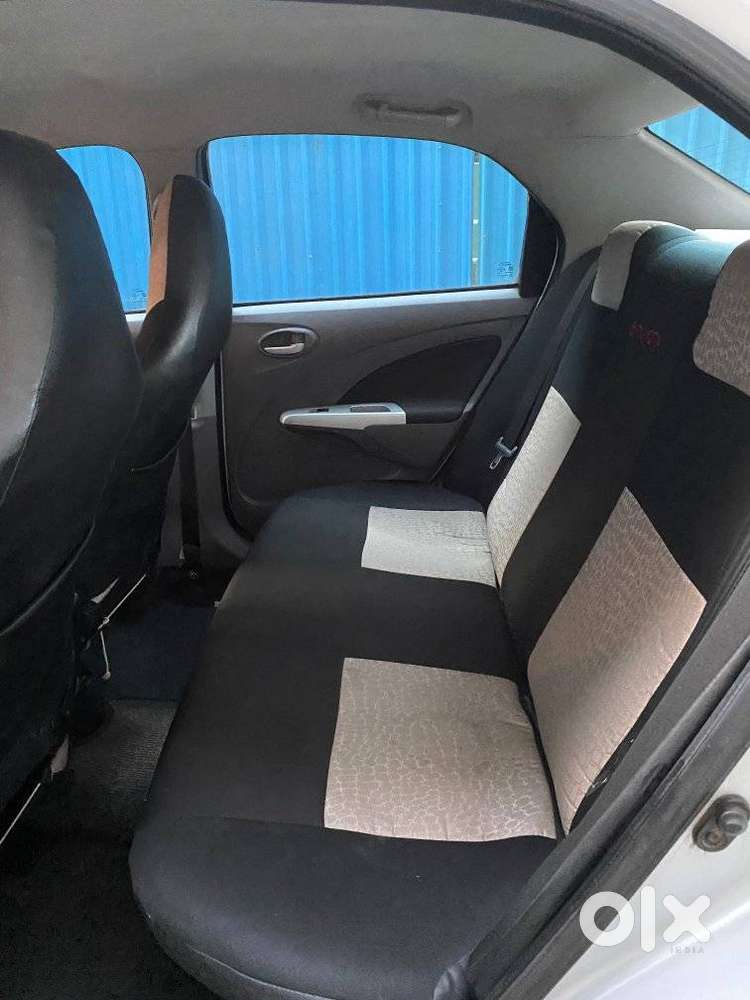 Toyota Etios V, 2012, Petrol