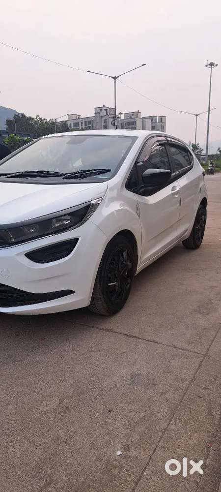 Tata Altroz  Sunroof Toking Model 2023.october 1.oner