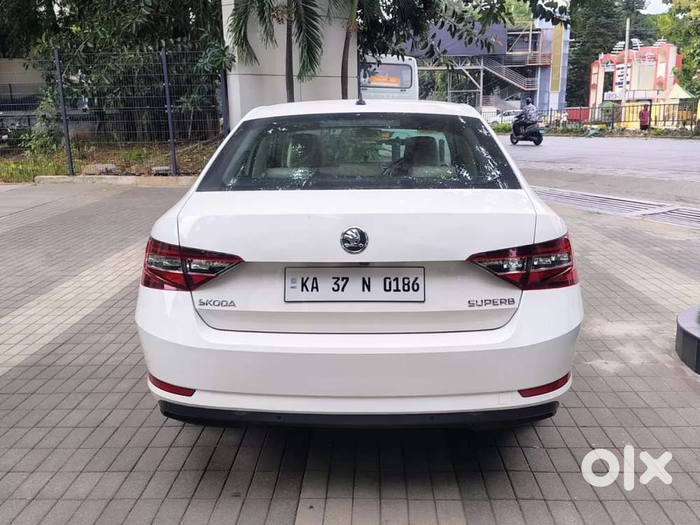 Skoda Superb [ ] 1.8 Style Tsi At, 2016, Petrol
