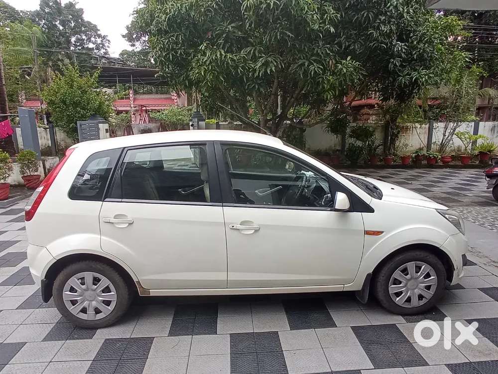 Ford Figo Petrol Zxi 2013