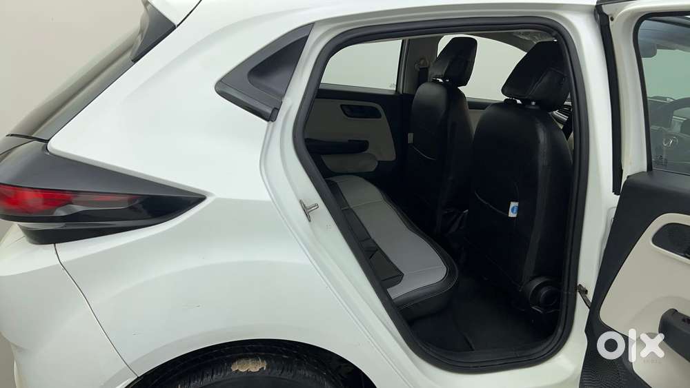 Tata Altroz 1.2 Xt, 2022, Petrol