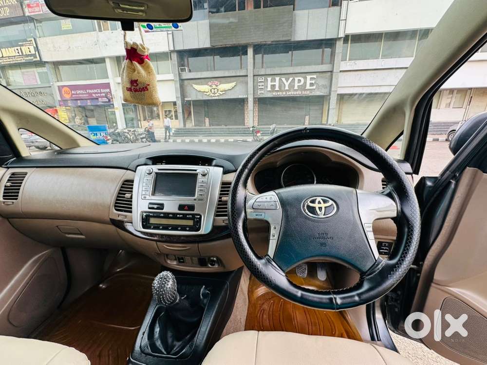Toyota Innova 2.5 V 2015