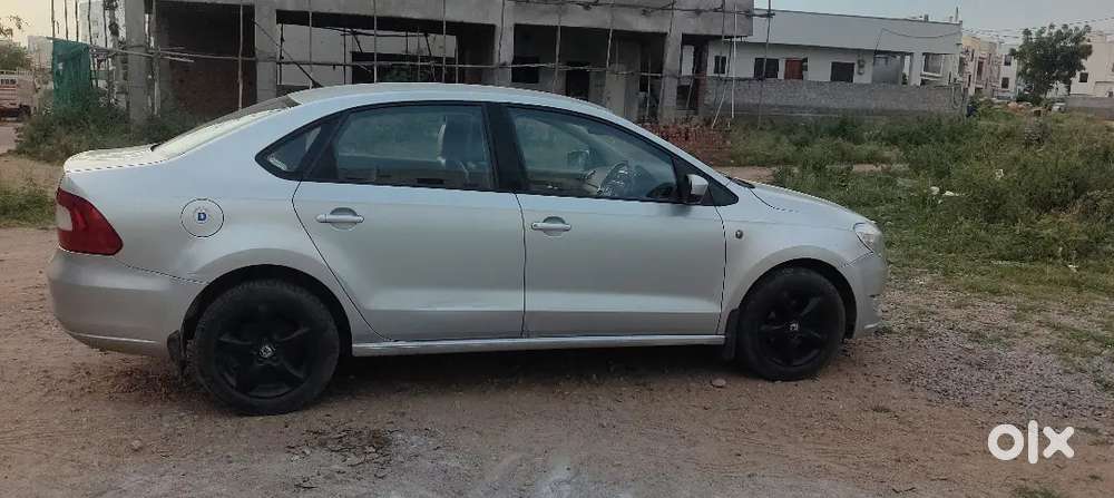 Skoda Rapid Elegance 2013