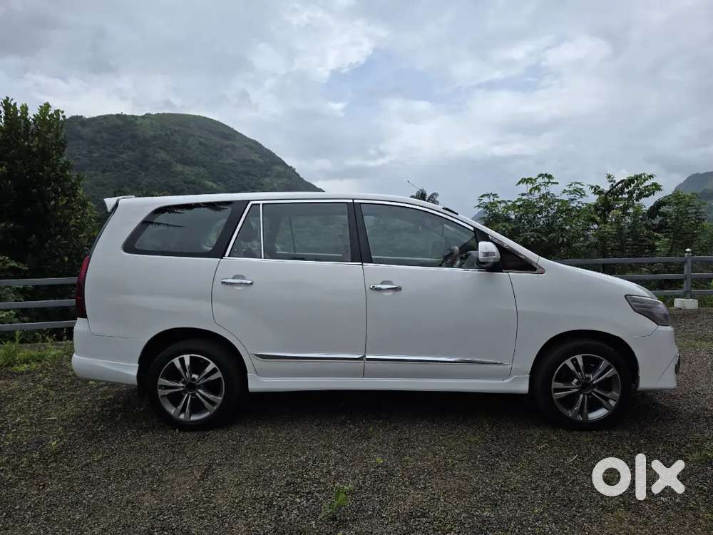 Toyota Innova 2011 Diesel Car