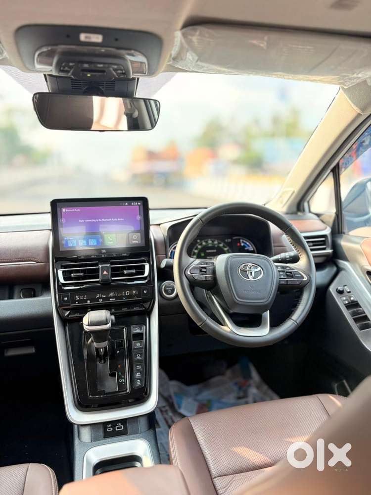 Toyota Innova Hycross 2.0 Zx (o) Hybrid 7 Str, 2025, Petrol