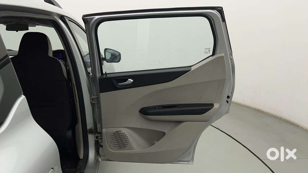 Renault Triber Rxz, 2023, Petrol