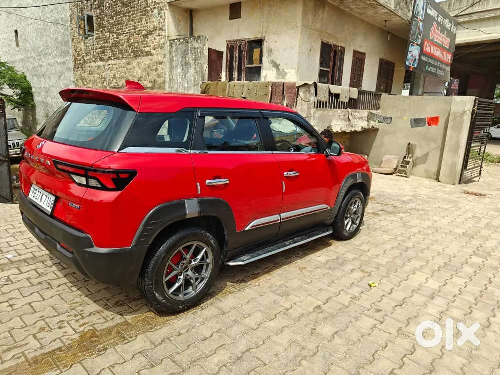 Red Maruti Suzuki Brezza 2024