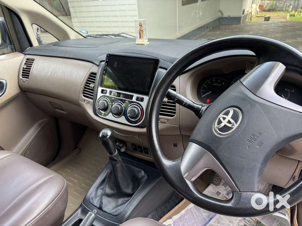 Toyota Innova 2.5 G (diesel) 8 Seater Bs Iv, 2016, Diesel